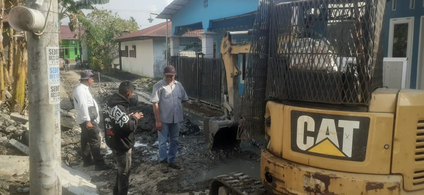 Proyek Drainase Siluman Dinas SDABMK Medan Diduga Ada di Psr I Tanah Enam Ratus, Pemborong : Tidak Tahu Dimana Keberadaan Planknya