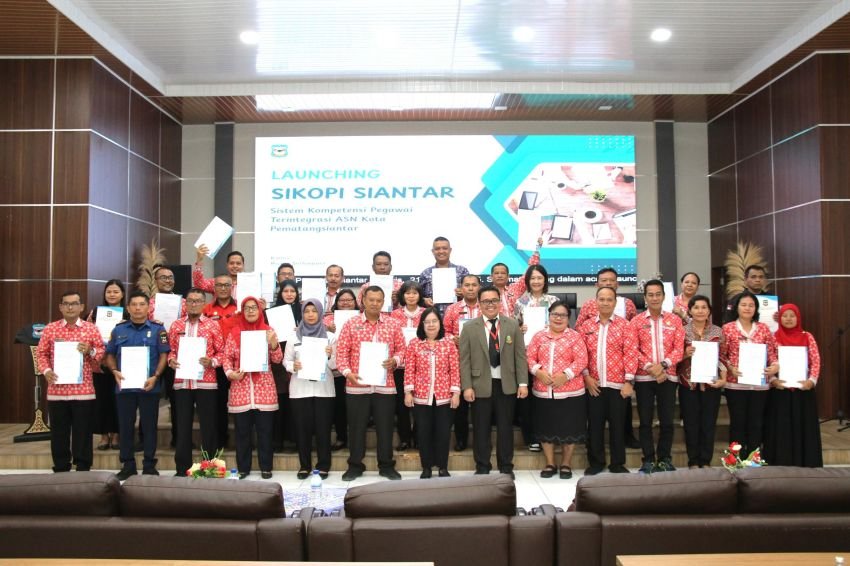 Wali Kota peluncuran aplikasi "SIKOPI SIANTAR " Di Serba Guna.