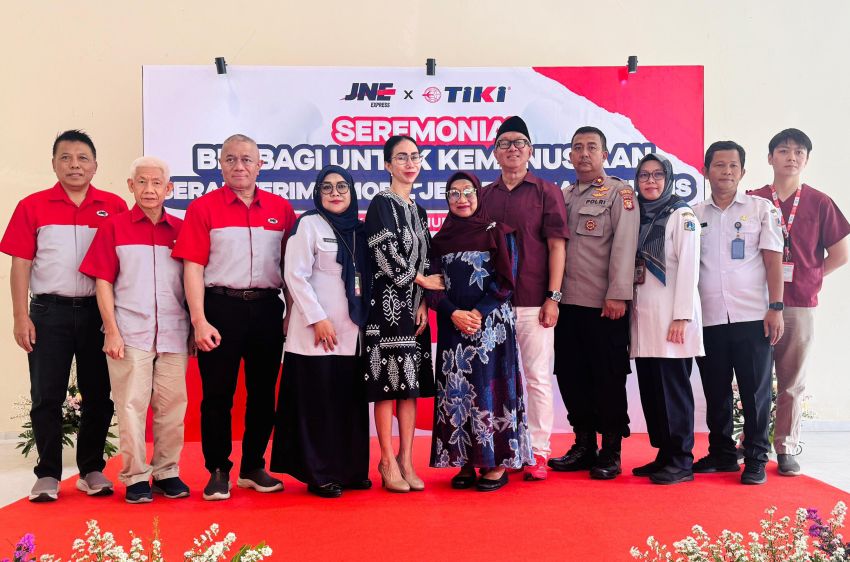 JNE dan TIKI Serahkan Bantuan Mobil Ambulans dan Jenazah untuk Kemanusiaan