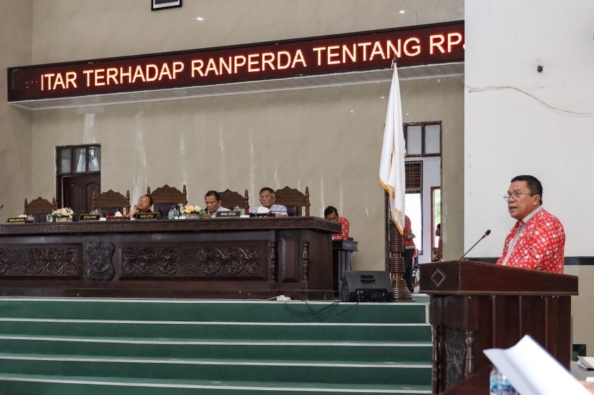 Wali Kota menyampaikan Nota Jawaban atas Pemandangan Umum Fraksi-fraksi DPRD terhadap Ranperda tentang Rencana RPJMD Kota Tahun 2025-2029