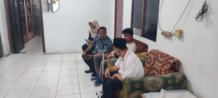 Saharuddin Koordinator GERBRAK didampingi sejumlah Aktivis Silaturahmi ke LBH Medan