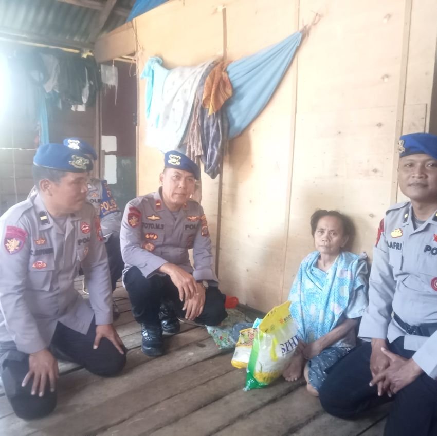 Satpolairud Polres Asahan Berbagi Sembako ke Warga Desa Bagan Asahan