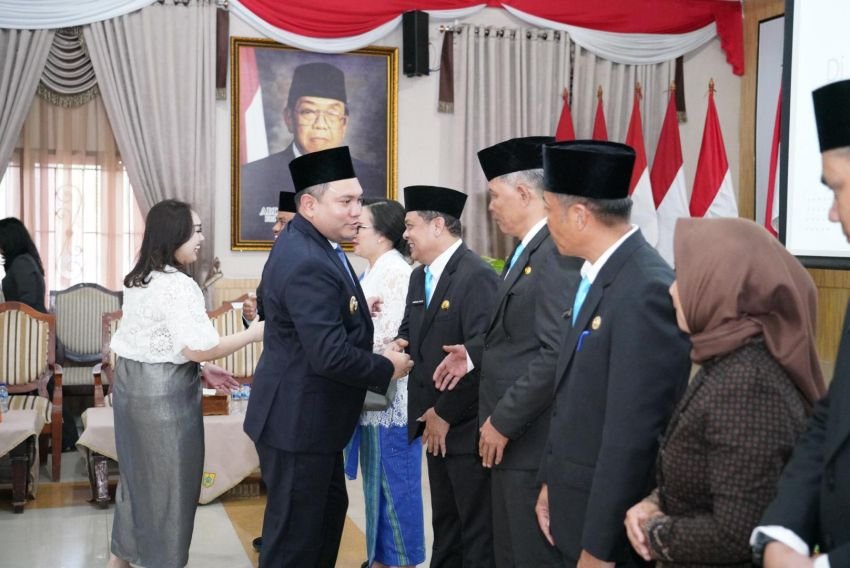 Bupati Pakpak Bharat Melantik Tujuh Pejabat Pimpinan Tinggi Pratama