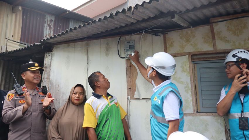 Kado HUT RI ke-80, 95 Keluarga di Sumatera Utara Kini Miliki Akses Listrik Sendiri