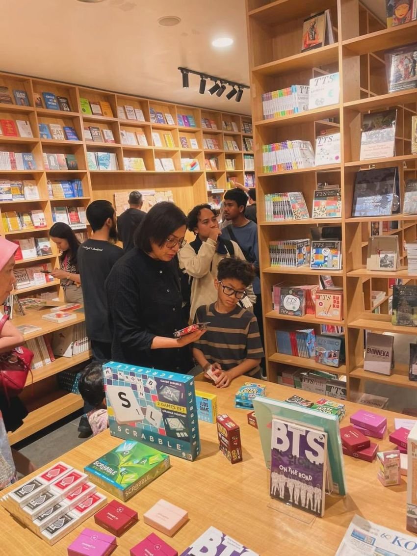 Sri Mulyani di Gramedia Jalma: Buku, Antrean, dan Sore yang Tak Terlupakan