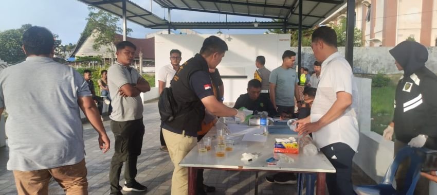 Ditlantas Polda Sumut bersama BidDokkes dan Satnarkoba Polres Toba Laksanan Tes Urine Driver F1 Powerboat