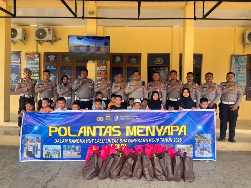 HUT Lalu Lintas Bhayangkara ke-70, Satlantas Polres Palas Gelar Bakti Sosial dan Bagikan Sembako