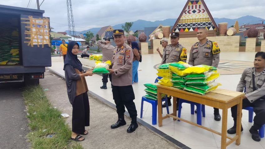 Polres Padangsidimpuan Gelar Gerakan Pangan Murah, 800 Karung Beras SPHP Ludes Terjual