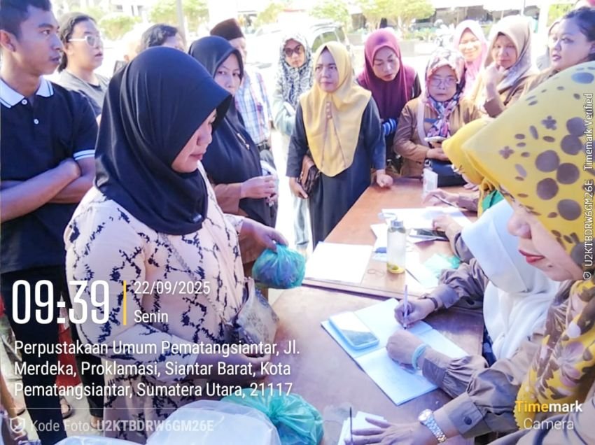 Pemko menggelar pasar murah. Pasar murah digelar selama dua hari mulai Senin