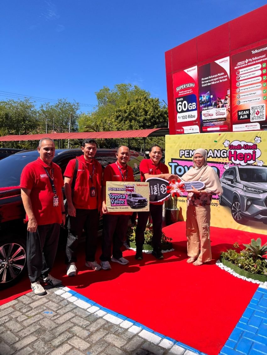 Pelanggan Setia Telkomsel di Banda Aceh Raih Hadiah 1 Unit Mobil Toyota Veloz dari Undi-Undi Hepi