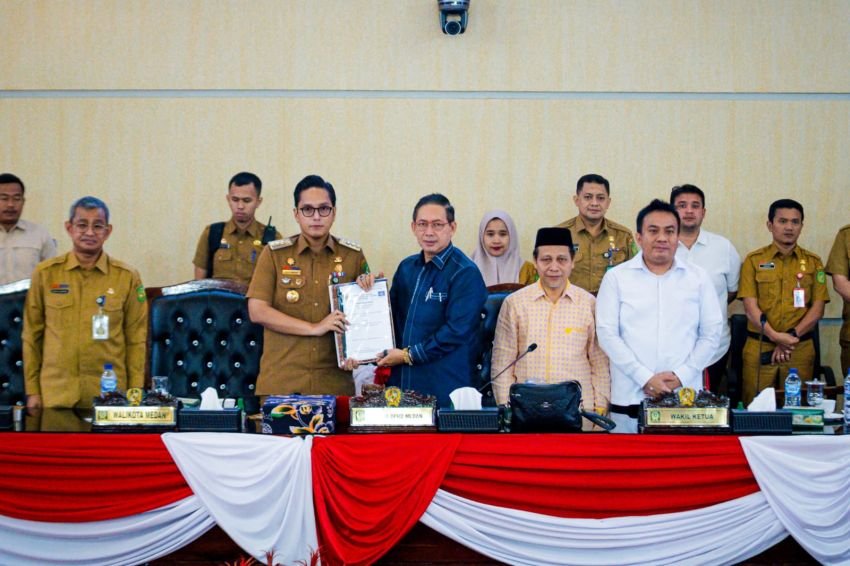 Rico Waas Hadiri Paripurna Pemandangan Umum Fraksi-Fraksi, DPRD Medan Apresiasi Pergeseran Anggaran Untuk Benahi Kawasan Medan Utara