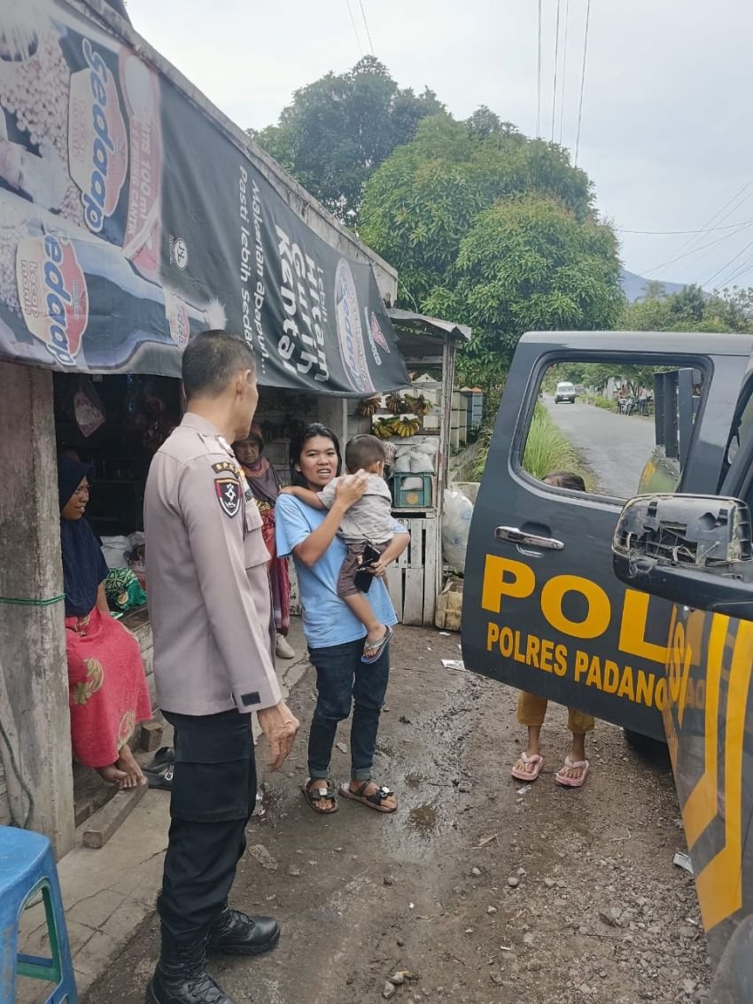 Respons Cepat Polres Padangsidimpuan, Antar Anak Tersesat Sampai Rumah