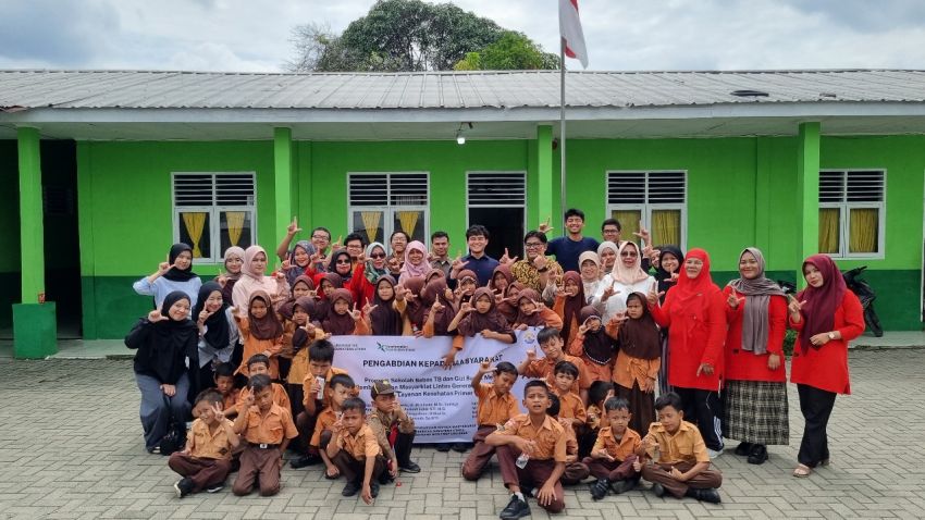 Dosen dan Mahasiswa FK USU Gelar Program Sekolah Bebas TB dan Gizi Buruk di SD Swasta Fajar