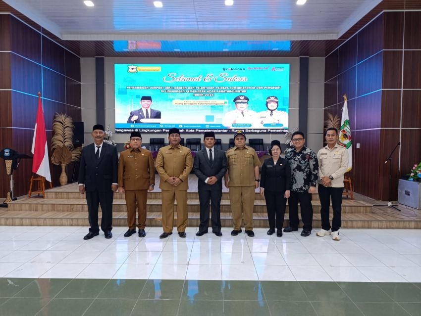 Sekda melantik tiga Pejabat Administrator dan Pengawas di lingkungan Pemerintah Kota siantar