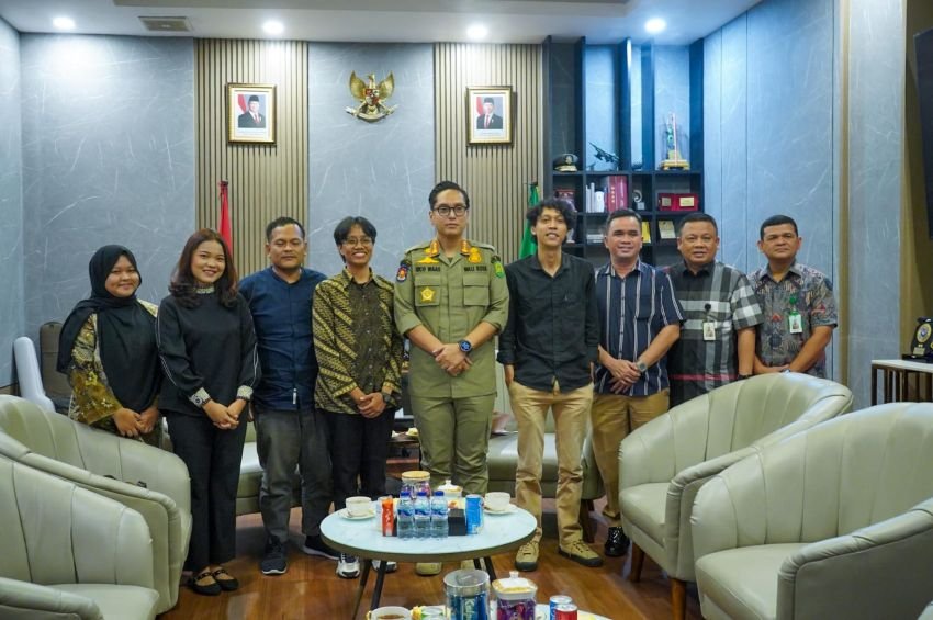 Rico Waas Dukung Komunitas Medan Teater Tampil di Festival Teater Sumatra III