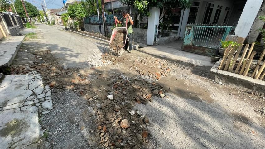 Warga Jalan Kota Matsum IV Keluhkan Jalan Berlubang yang Tak Kunjung Dapat Perhatian Pemko Medan