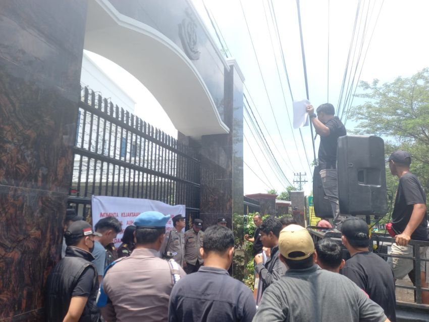 Mahasiswa Demo di Kejati Sumut, Desak Usut Dugaan Korupsi Rp100 Miliar di Dinas Pendidikan Langkat