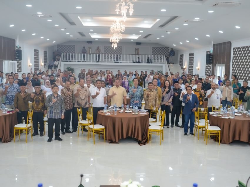 Bupati Solok Ikuti Rakor Gubernur & Wakil Gubernur Sumbar Bersama Kdh se-Sumbar dan Wakil Ketua Komisi VI DPR RI Andre Rosiade