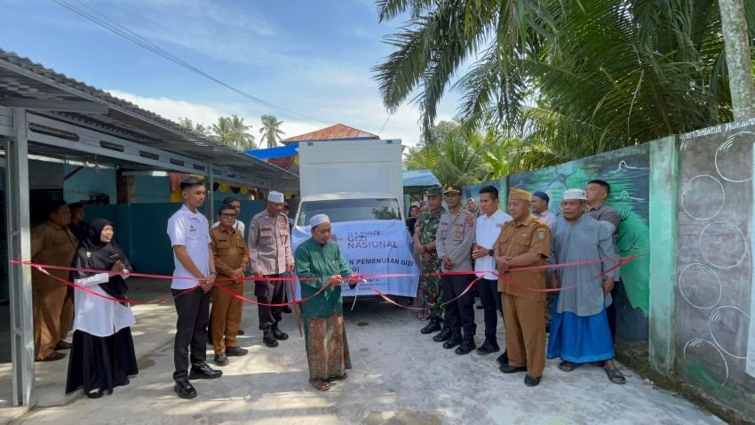 Camat Air Joman Bersama Forkopimcam Hadiri Launching Program MBG di Pondok Pesantren Darul Jalal