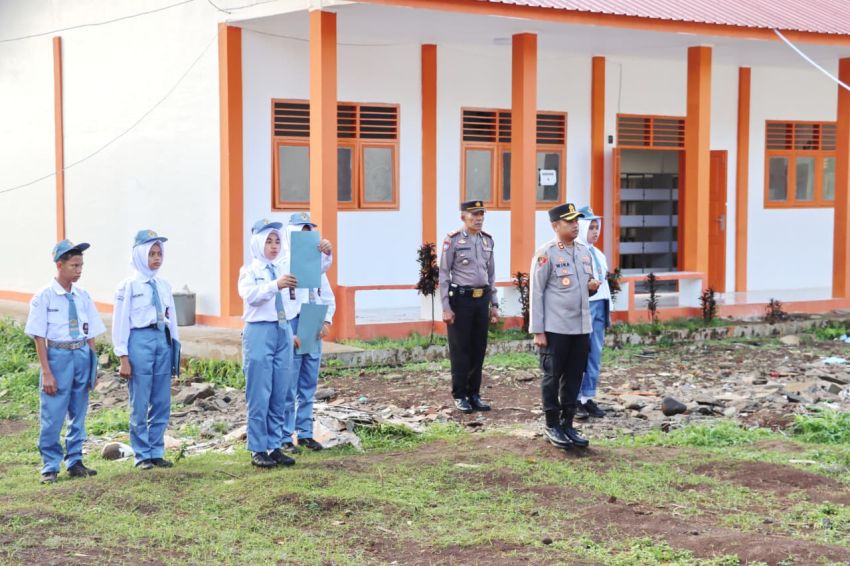 AKBP Wira Prayatna Jadi Pembina Upacara di SRMA 30 Padangsidimpuan