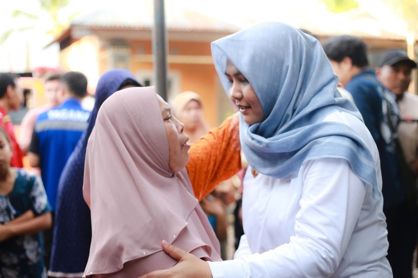 Jenguk Korban Kebakaran di Hutagodang Muda, Atika Nasution Pastikan Fasilitasi Administrasi Kependudukan