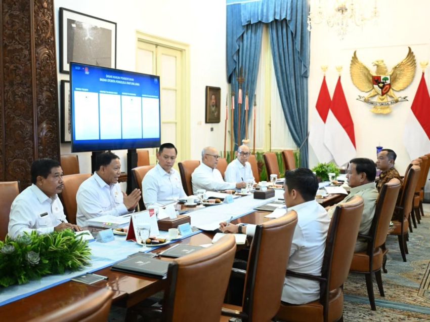 Presiden Prabowo Bahas Pembangunan Tanggul Laut Pantura Bersama AHY dan Didit Herdiawan