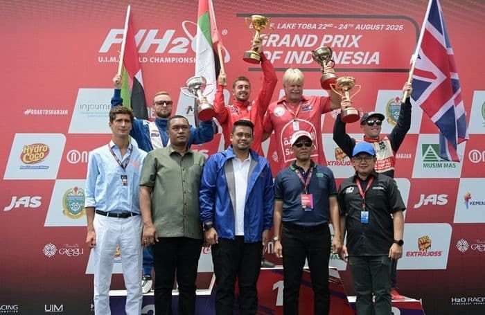 Bobby Nasution Tutup F1 Powerboat Indonesia 2025 dan Serahkan Trofi Juara, Optimis Tahun Depan Lebih Baik