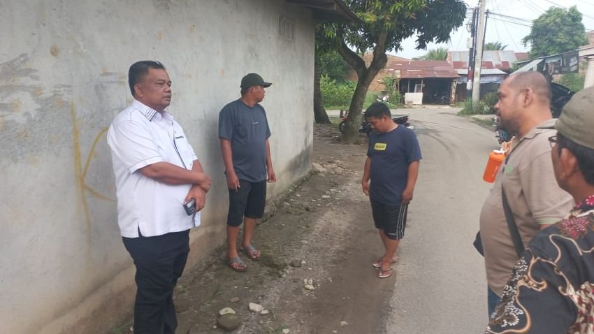 Terima Pengaduan Warga Kerusakan Jalan Bunga Rampai VII, Binsar Simarmata Desak Pemko Medan Lakukan Perbaikan