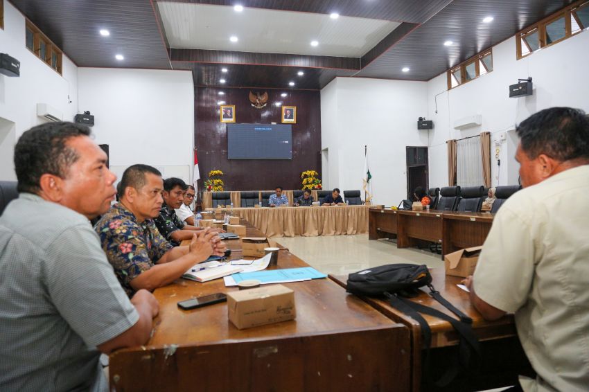 Rencana perobohan Gedung IV Pasar Horas yang akan dilakukan dalam waktu dekat. FGD Rapat Data Balai Kota