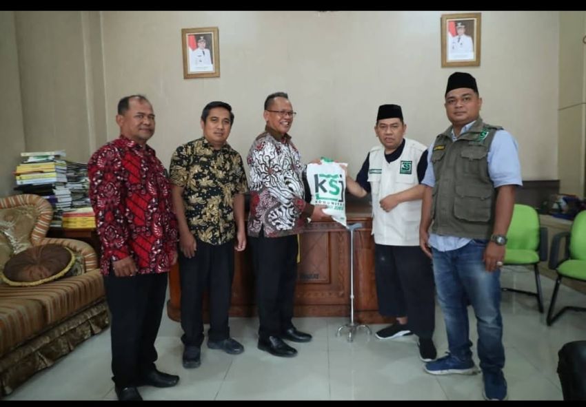 Ketua Umum KSJ Salurkan Beras Di Mesjid Ar Rahman Siguang-guang Kec.Pggs