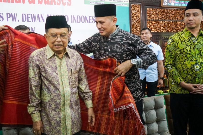 Lantik DMI Sumut, Jusuf Kalla Puji Alm Haji Anif yang Berjuang Memakmurkan Masjid