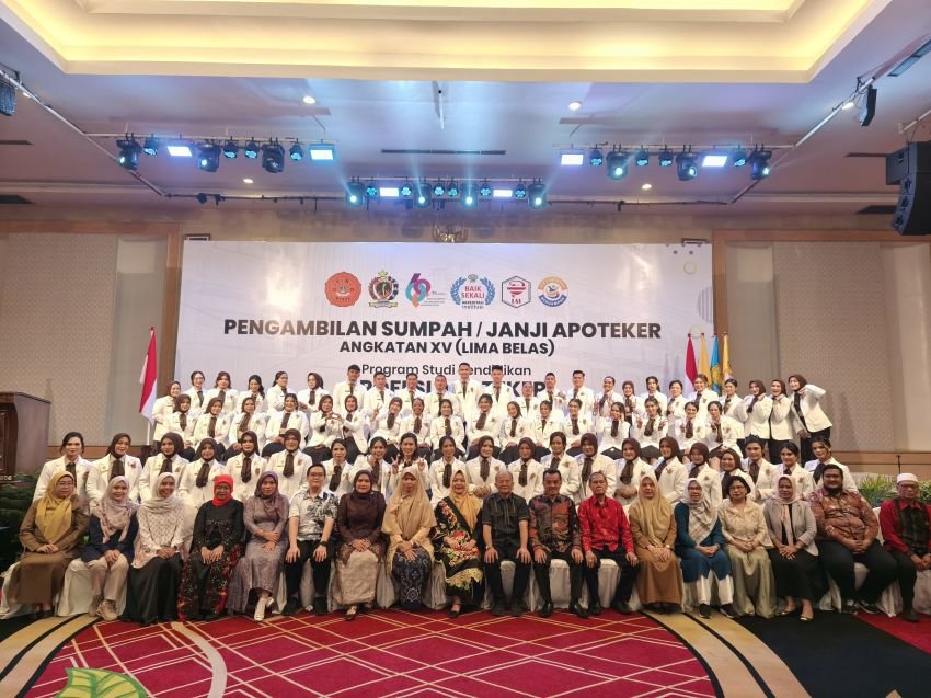 Apoteker Angkatan XV UTND Lulus 100% adakan pengukuhan sumpah