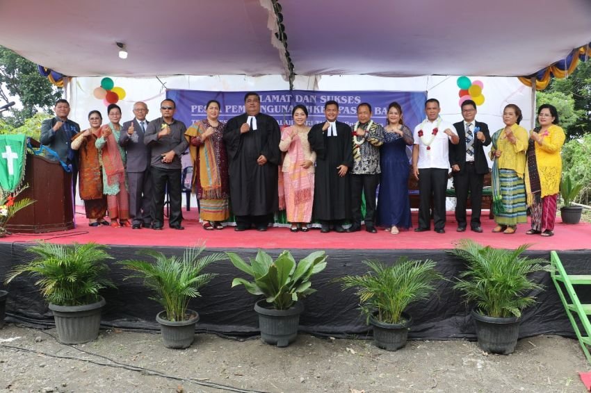 Wali Kota yang diwakili Sekda menghadiri Pesta Pembangunan HKBP Pasar Baru Resort Sintanauli di Kecamatan Siantar Marimbun