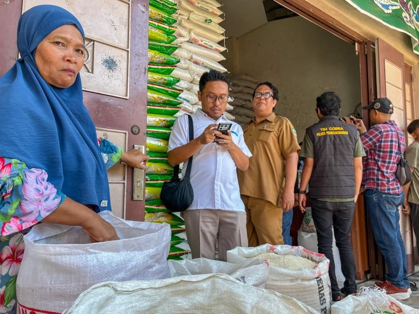 Tim Satgas Pangan Pemko Siantar bersama Tim Satgas Pangan Polres Pematangsiantar melakukan Sidak HET beras