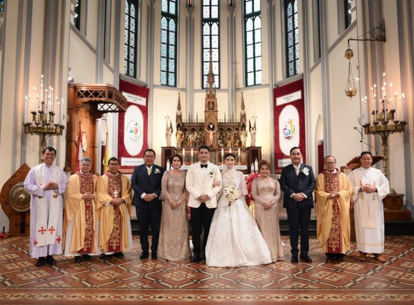 Pemberkatan Pernikahan Rodrick & Anggita Digelar di Gereja Katedral Jakarta Dipimpin Kardinal dan 2 Uskup