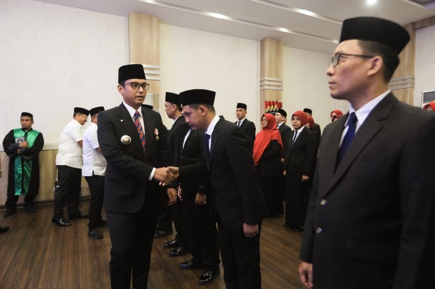 Rico Waas Ambil Sumpah Janji dan Lantik 53 Pejabat Fungsional
