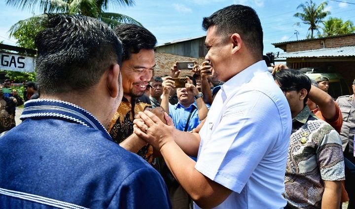 Gubernur Sumut Bobby Nasution Temui Guru SMK 1 Kutalimbaru yang Dilaporkan Orang Tua Siswa