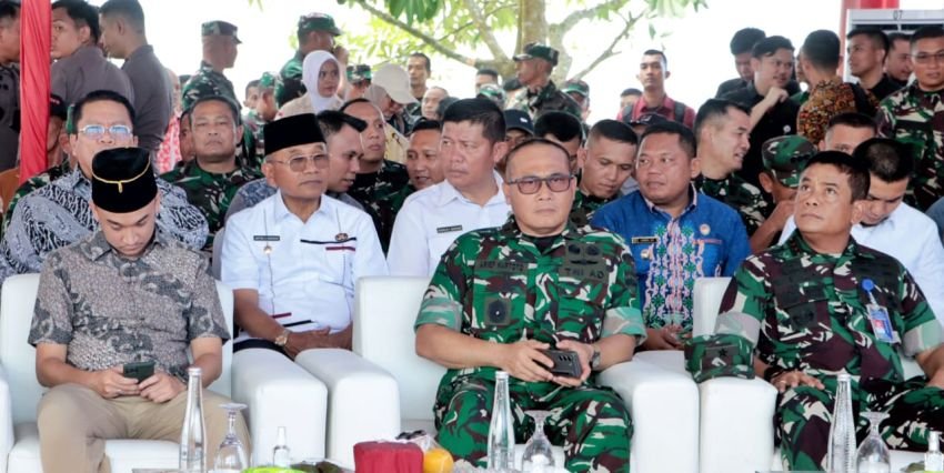 Bupati Simalungun dan Wakil Bupati Ikuti Giat Panen Raya Padi Sawah Kodam I/BB