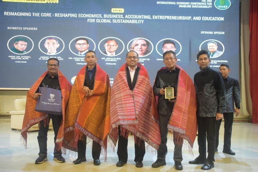 IECES FE Unimed 2025 : Prof Dr Syawal Gultom : Pendidikan Berperan Penting dalam Wujudkan Ekonomi Berkelanjutan