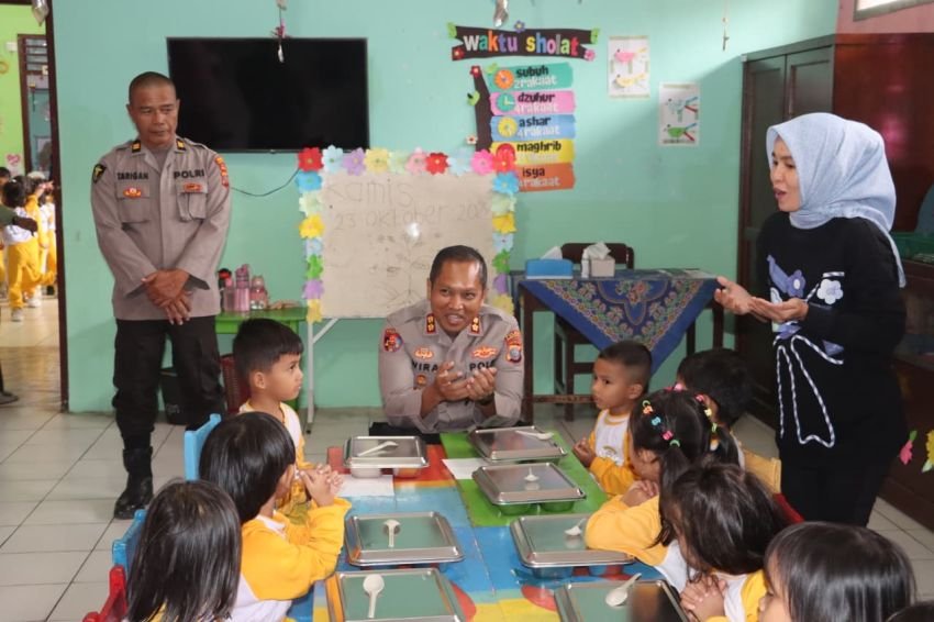 Dapur SPPG Polres Padangsidimpuan Mulai Beraksi! AKBP Wira Prayatna Pimpin Uji Coba Distribusi Makanan Bergizi Gratis untuk Generasi Muda