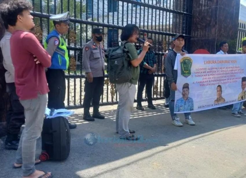 AMPD Sumut Demo di Kejatisu, Tuntut Pencopotan 42 SK PPPK Labura yang Diduga Cacat Administrasi