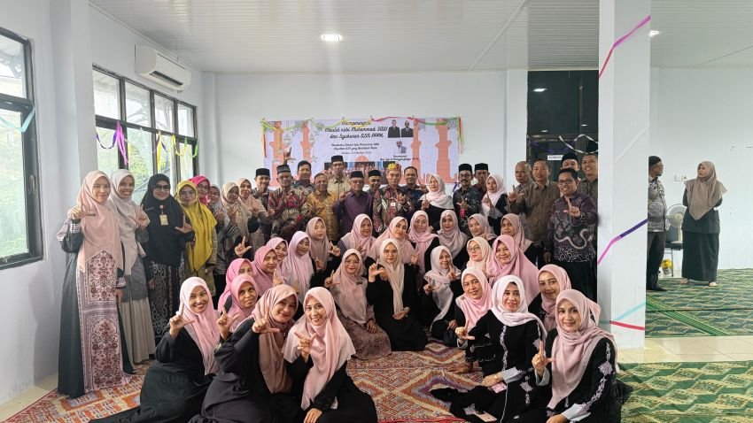 ASN PPPK Dinas Pendidikan dan kebudayaan Kota Lhokseumawe laksanakan Maulid Nabi sebagai rasa syukur.