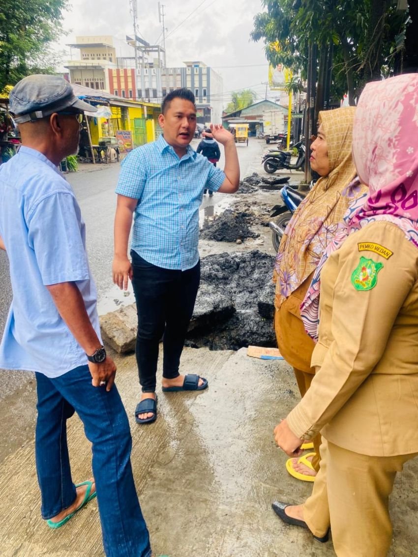 Reza Pahlevi Lubis Dampingi P3SU Bersihkan Drainase di Tanjung Gusta