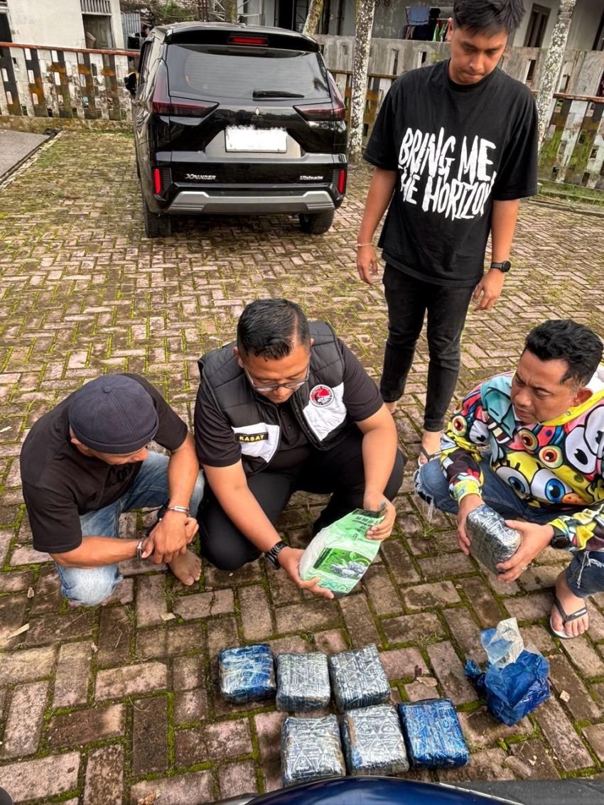 Satnarkoba Polrestabes Medan Bekuk Kurir Narkoba Jaringan Internasional, 8 Kilogram Sabu dan Ribuan Pil Ekstasi Dista