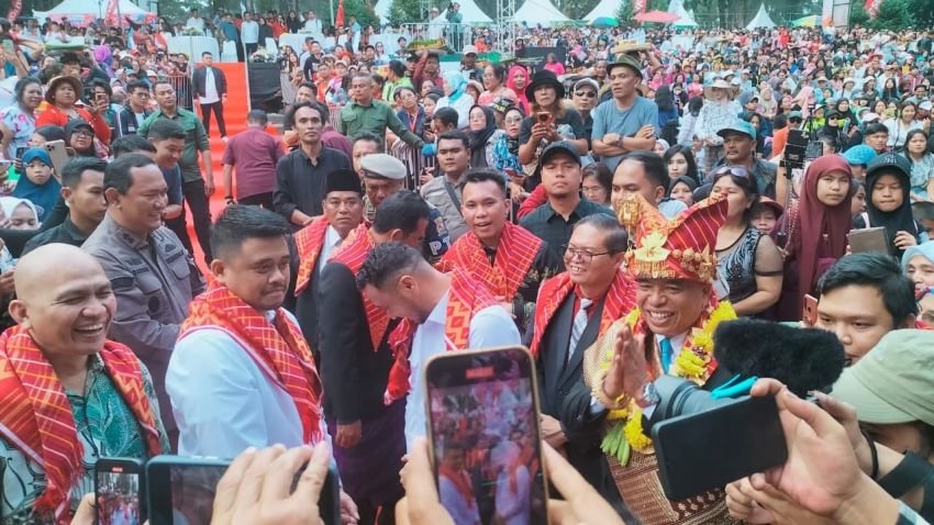 Ikuti Pembukaan Festival Bunga dan Buah Tanah Karo 2025, Wabup Simalungun: Momentum Penguatan Kolaborasi dan Peningkatan Pariwisata