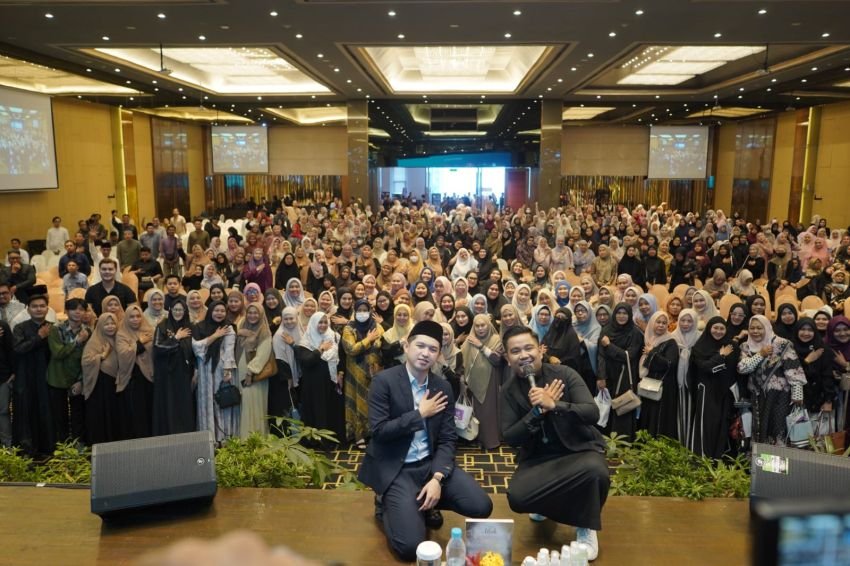 Ribuan Masyarakat Sumut Antusias Hadiri Kajian Rindu Tenang Bersama Koh Dennis