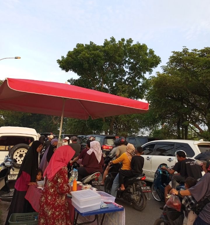 Sport Center Desa Sena Jadi Pusat Kuliner dan UMKM Setiap Akhir Pekan