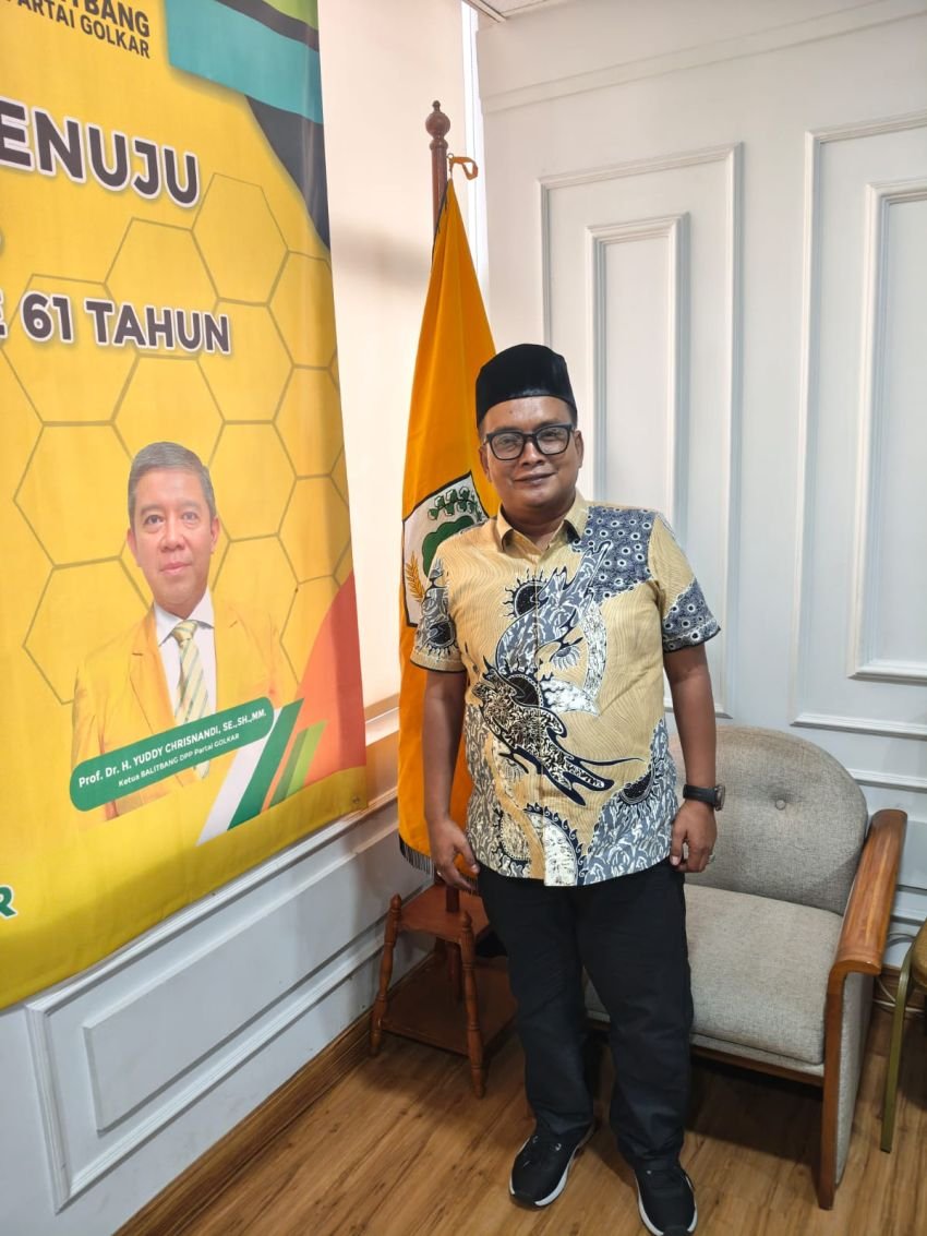 RELEVANSI DUNIA PESANTREN DI ERA MODERN: MENEMUKAN KEMBALI ROH ZAMAN DAN AKAR PERADABAN BANGSA