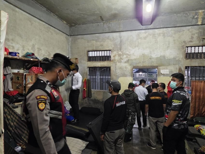 Tindaklanjuti Perintah Menteri Imipas,  Lapas Kls IIB Padangsidimpuan Gelar Razia Gabungan