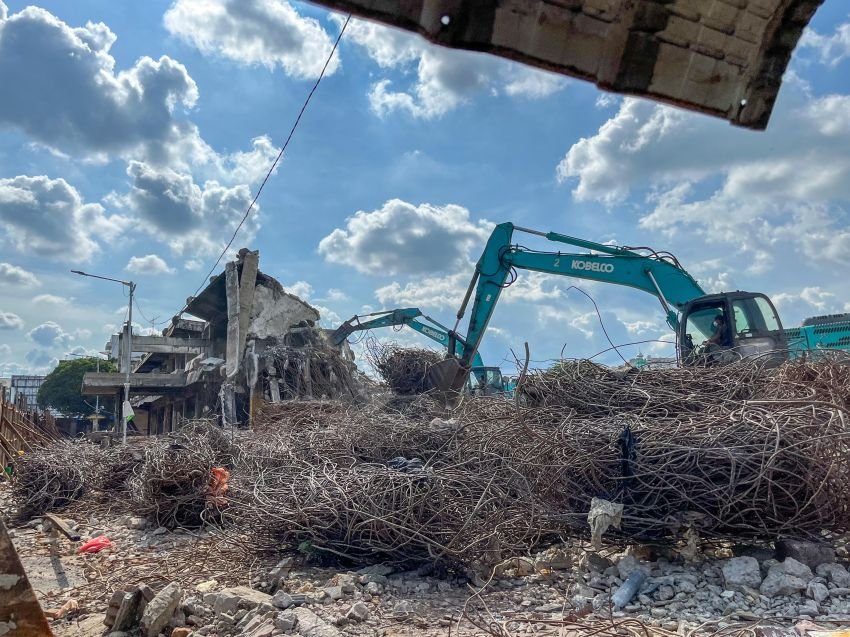 Perobohan Gedung IV Pasar Horas di Siantar sudah berlangsung selama tujuh hari, progres perobohan sudah sekitar 55 persen.